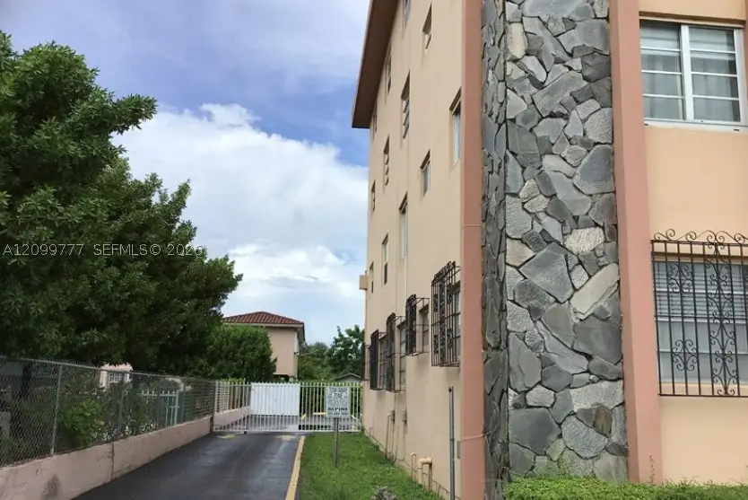 3075 NW 7th St #101, Miami, FL 33125 - #2