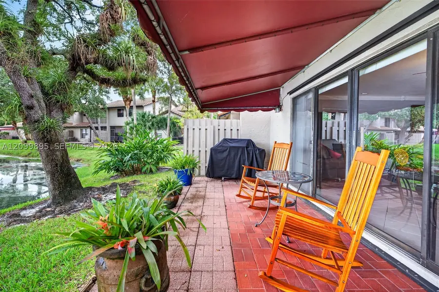 9012 Vineyard Lake Dr, Plantation, FL 33324 - #3