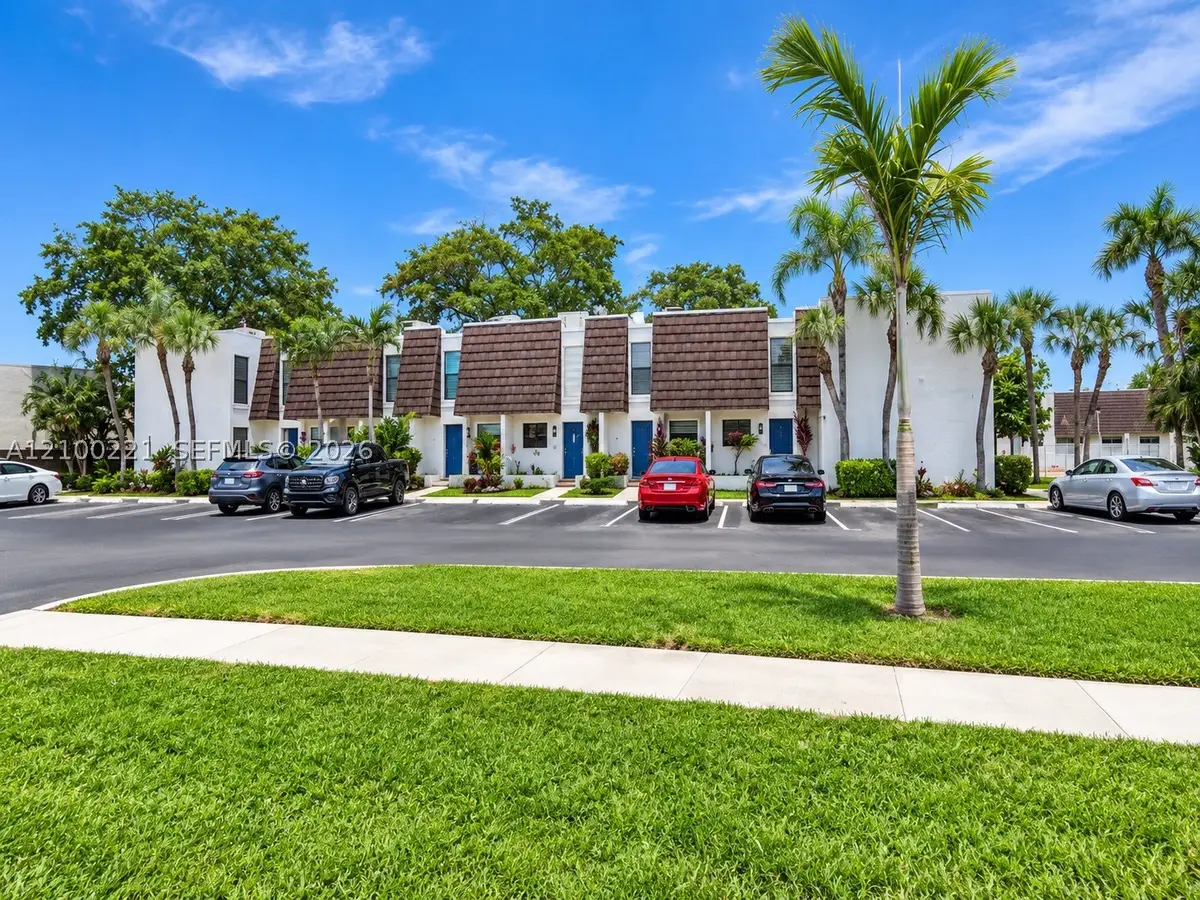 1570 NW 89th Ter #1570, Pembroke Pines, FL 33024 - #1