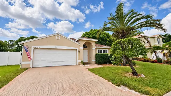 1724 Sawgrass Cir, Green Acres, FL 33413