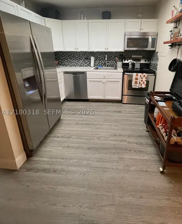 7100 NW 17th St #421, Plantation, FL 33313