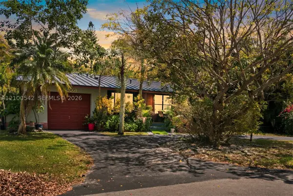6005 SW 64th Pl, South Miami, FL 33143