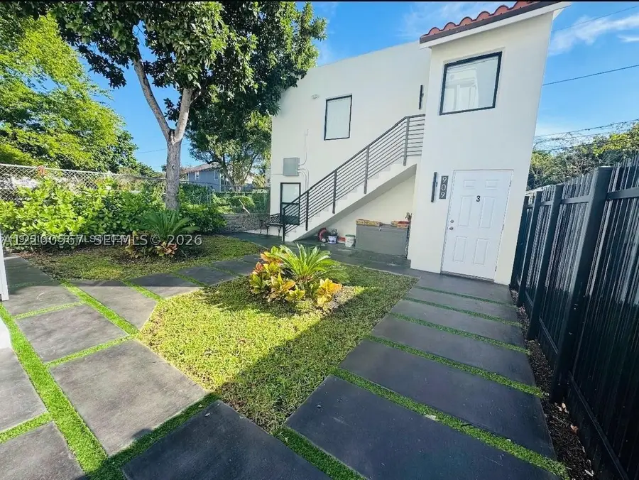 905 SW 13th Ct, Miami, FL 33135 - #3