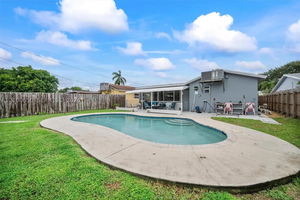 540 S Rainbow Dr, Hollywood, FL 33021 - #1