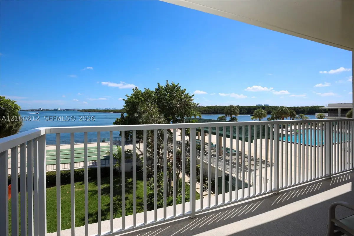 300 Bayview Dr #216, Sunny Isles Beach, FL 33160 - #1