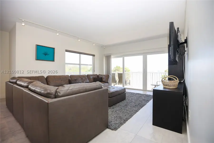 300 Bayview Dr #216, Sunny Isles Beach, FL 33160 - #3