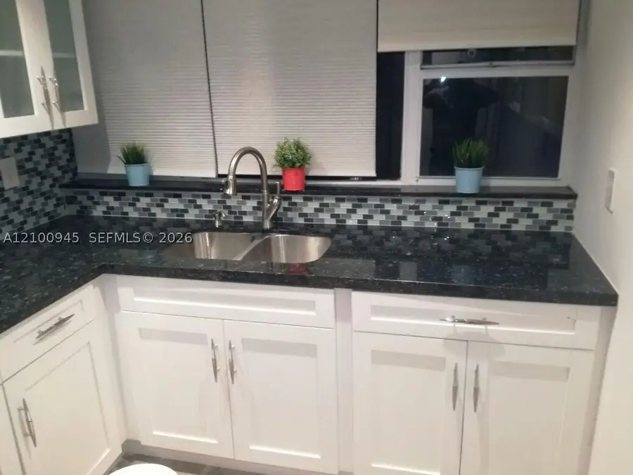 922 NE 199th St #4H, Miami, FL 33179 - #2