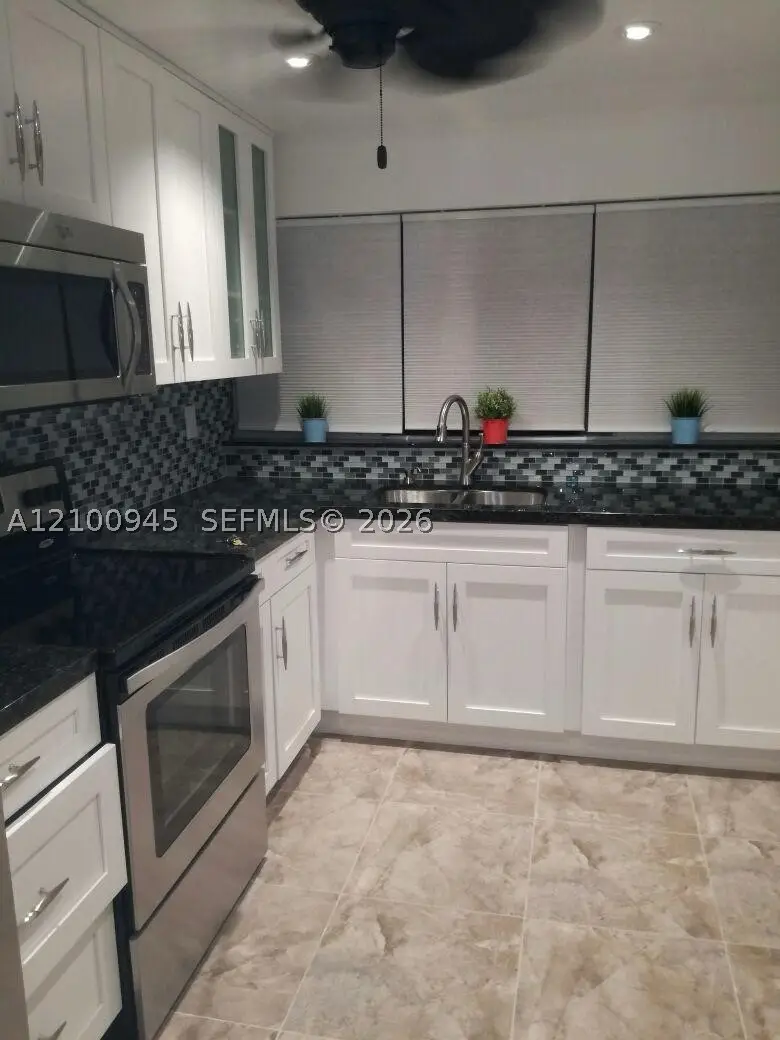 922 NE 199th St #4H, Miami, FL 33179 - #3