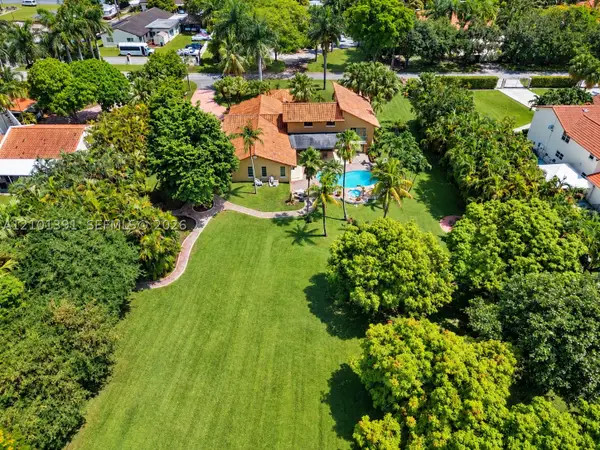 10010 NW 135th St, Hialeah Gardens, FL 33018