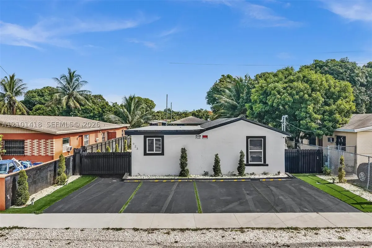 923 NW 110th St, Miami, FL 33168 - #1