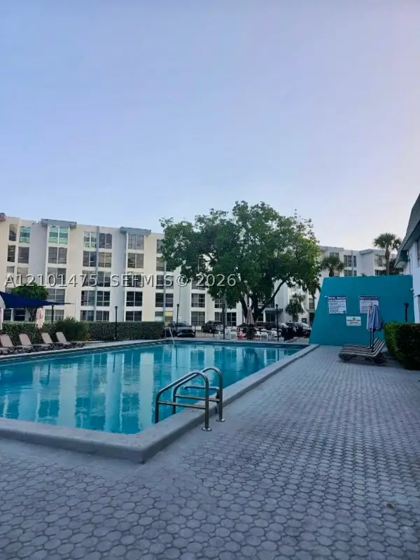17560 Atlantic Blvd #207, Sunny Isles Beach, FL 33160