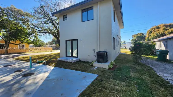 2934 NW 44th St, Miami, FL 33142