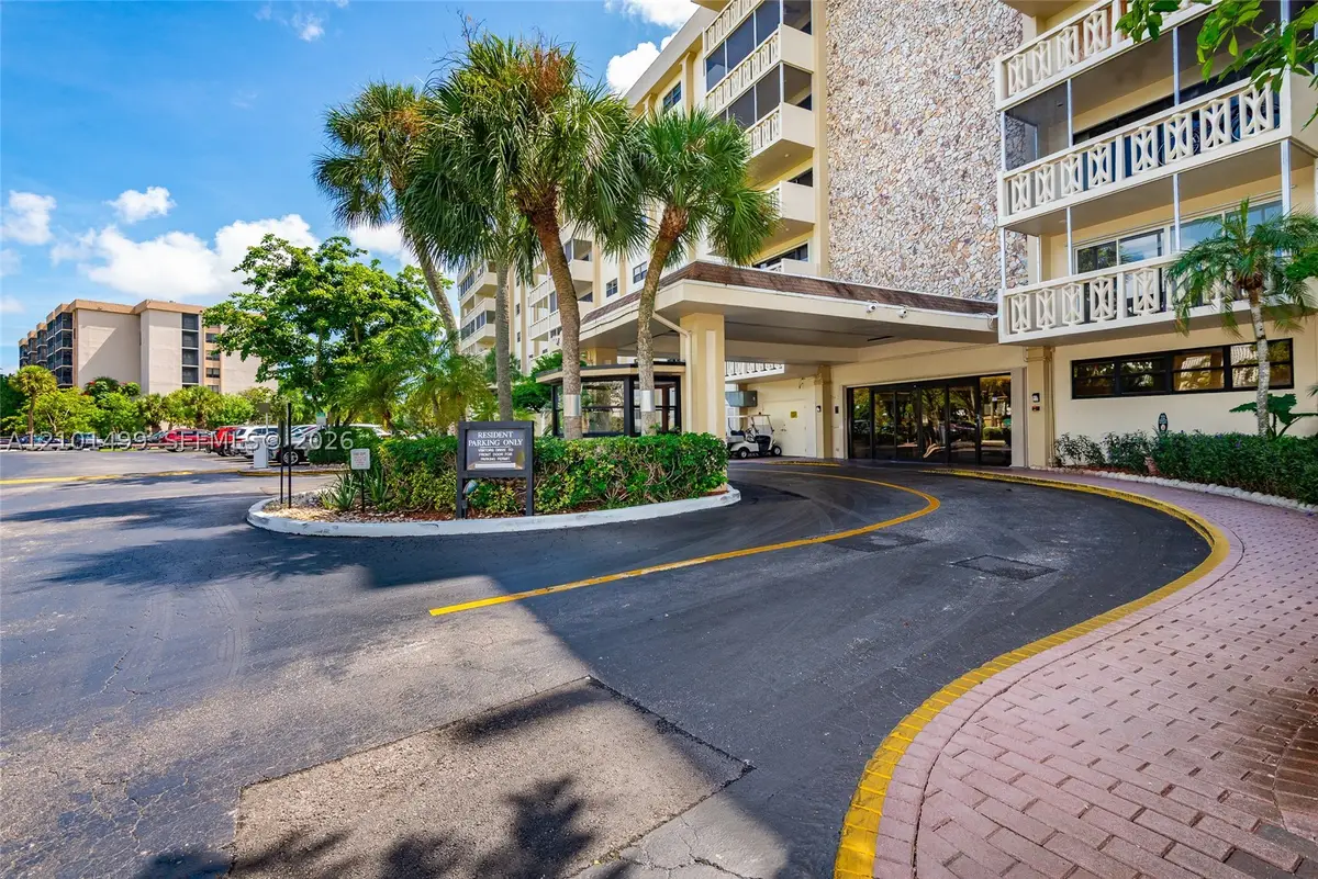 800 NE 195th St #408, Miami, FL 33179 - #1