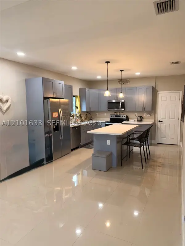 Address Withheld By Seller, Hallandale Beach, FL 33009