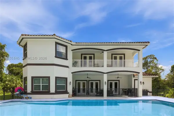 541 SW 17th St Sw, Naples, FL 34117-3315