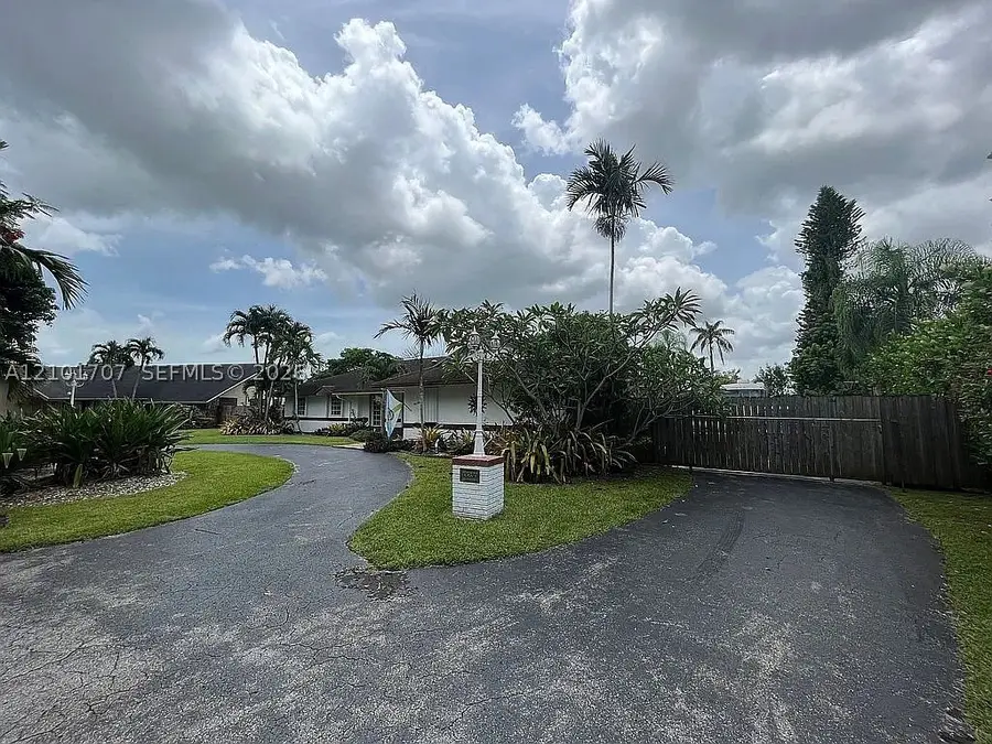 13250 N Calusa Club Dr, Miami, FL 33186 - #2
