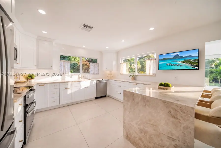 649 Azalea Ct, Plantation, FL 33317 - #2