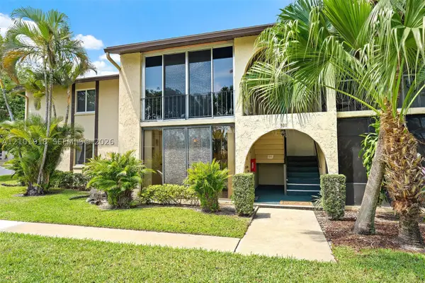 301 Pine Ridge Cir #C-1, Green Acres, FL 33463