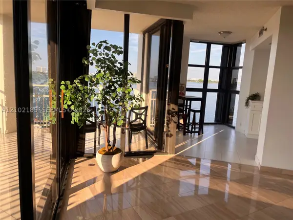 4000 NE Towerside Ter #1101, Miami, FL 33138