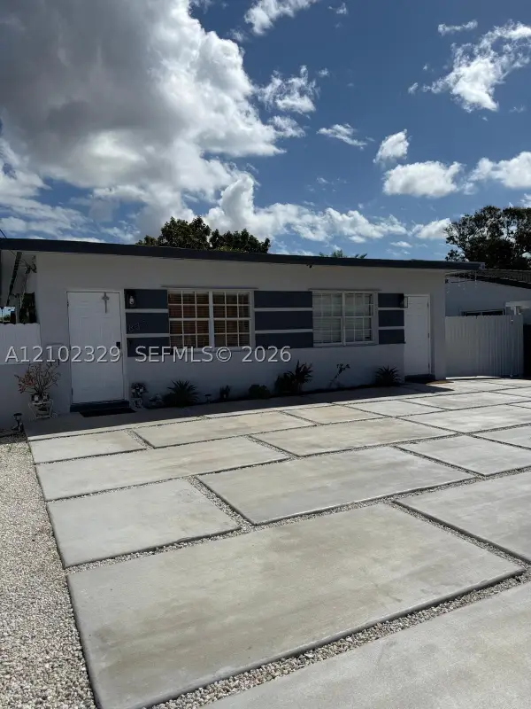 831 NW 24th Ave, Miami, FL 33125