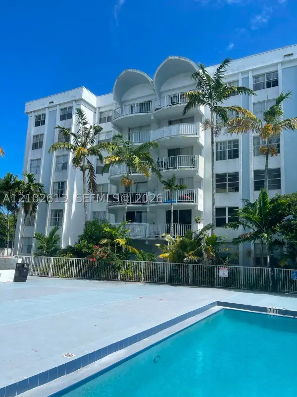 492 NW 165th St Rd #C-512, Miami, FL 33169