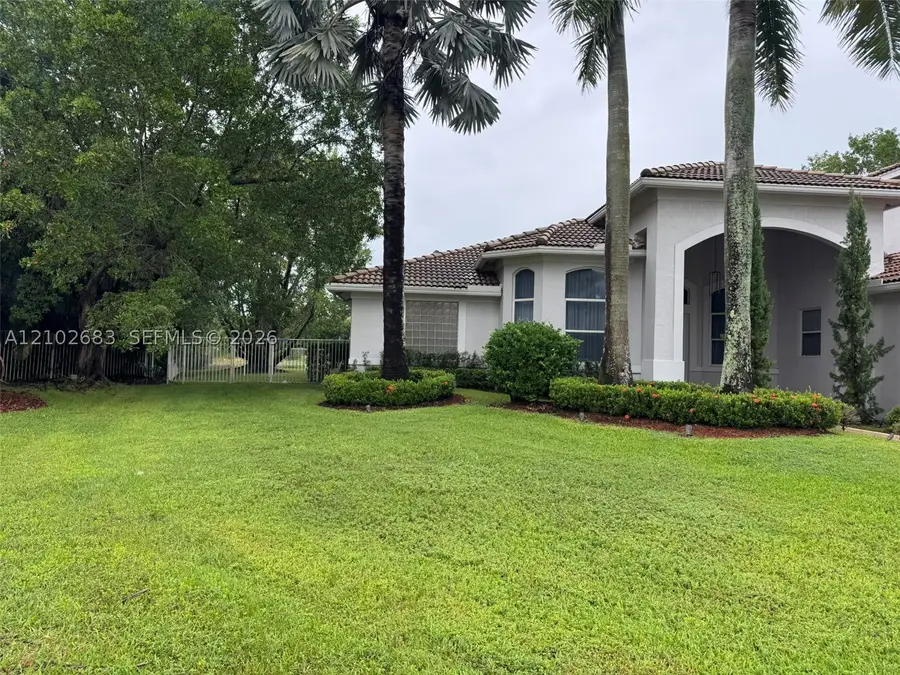 1360 Victoria Isle Dr, Weston, FL 33327 - #2