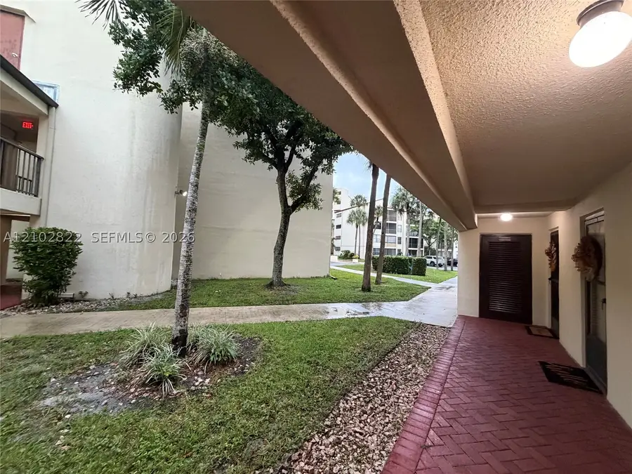 2300 S Cypress Bend Dr #102, Pompano Beach, FL 33069 - #2