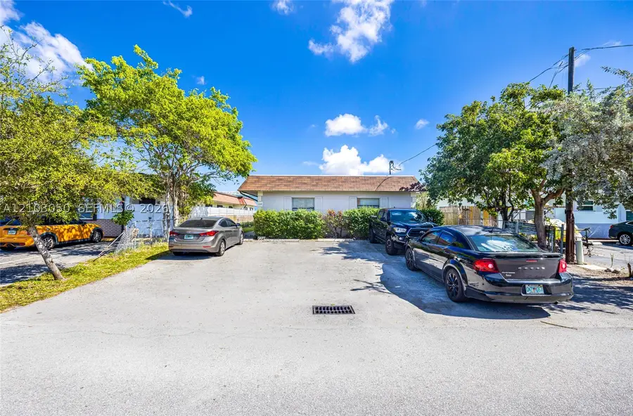 240 SE 9th Ave, Pompano Beach, FL 33060 - #2