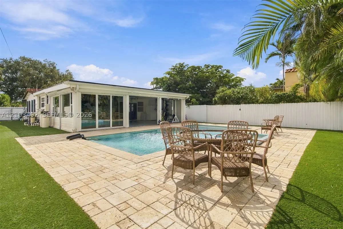 208 Iroquois St, Miami Springs, FL 33166 - #1