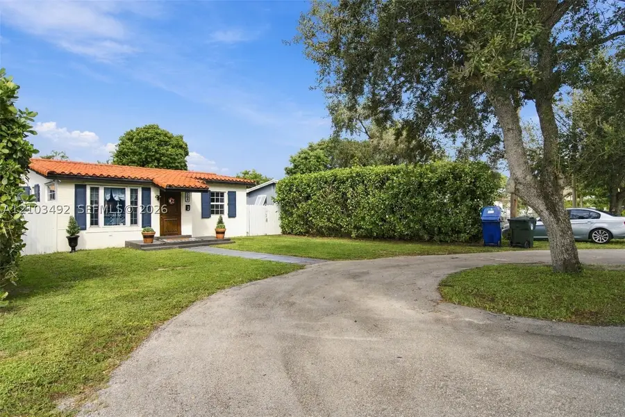 208 Iroquois St, Miami Springs, FL 33166 - #2