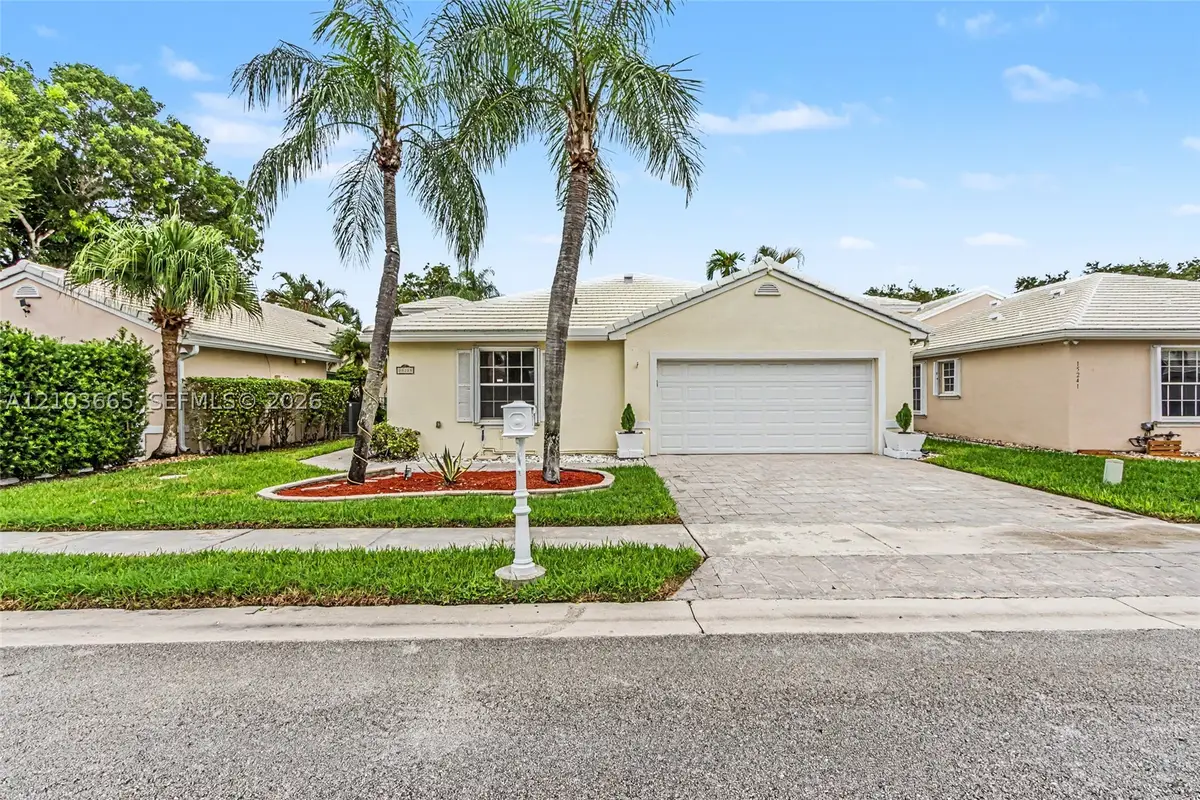 15251 Wilshire Way, Pembroke Pines, FL 33027 - #1