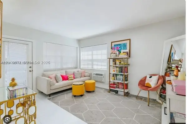 330 74th St #1, Miami Beach, FL 33141