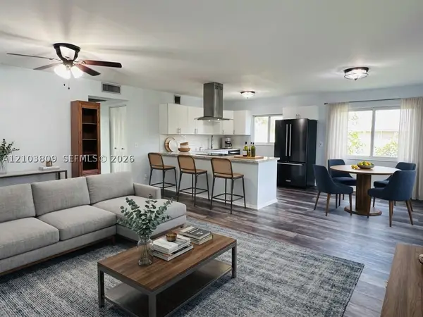 850 SW 133rd Ter #318B, Pembroke Pines, FL 33027