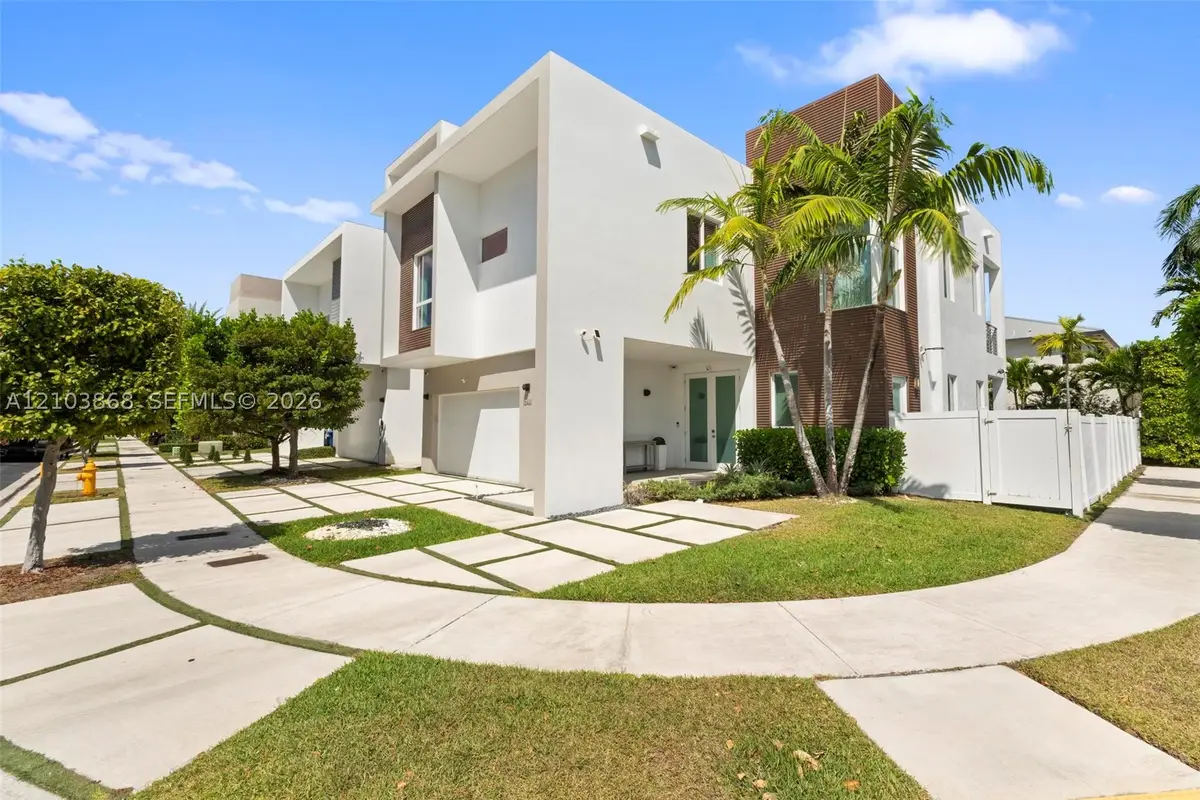 10431 NW 68th Ter, Doral, FL 33178 - #1