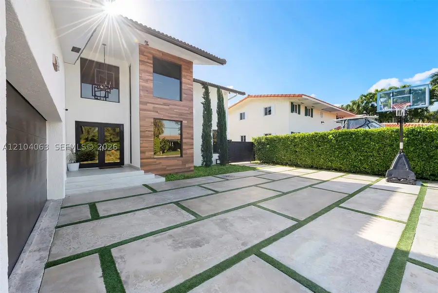 1942 NE 119th Rd, North Miami, FL 33181 - #3
