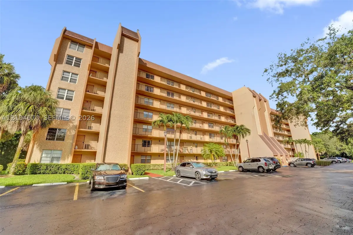 3001 W Rolling Hills Cir #702, Davie, FL 33328 - #1