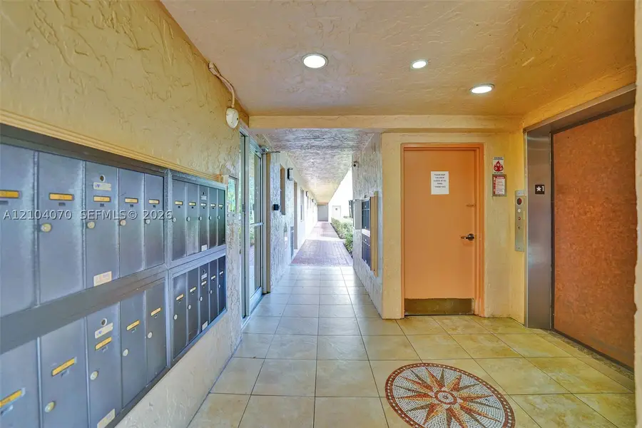 3001 W Rolling Hills Cir #702, Davie, FL 33328 - #2