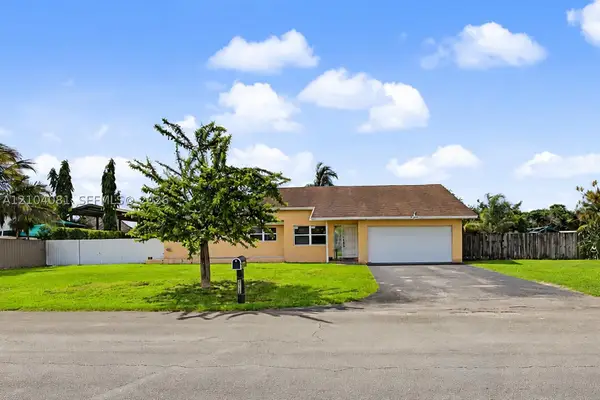 28702 SW 163rd Ct, Homestead, FL 33033