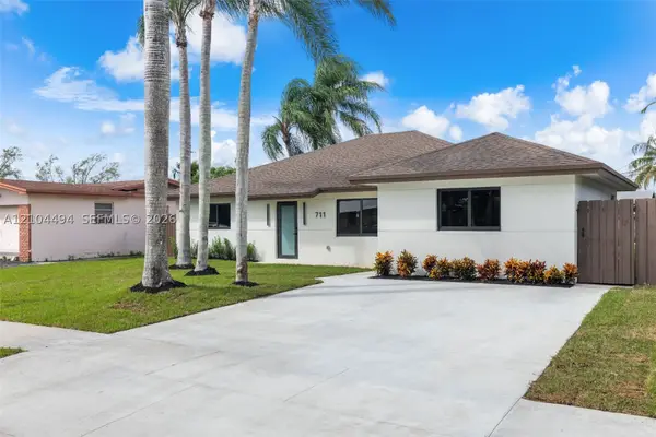 711 NW 8th Ave, Dania Beach, FL 33004