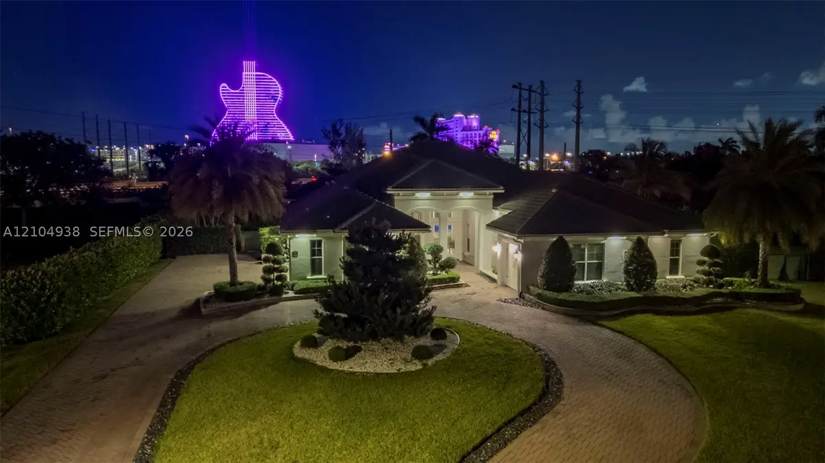 5202 S Sterling Ranch Cir, Davie, FL 33314 - #1