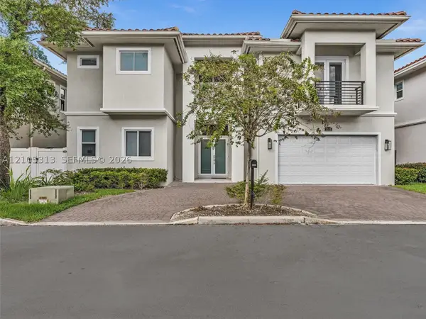3539 Forest View Cir, Dania Beach, FL 33312