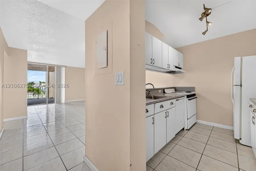 10801 SW 109th Ct #D305, Miami, FL 33176 - #2