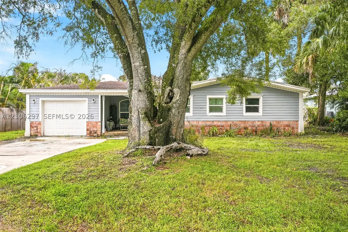 4810 Lakewood Park Dr, Fort Pierce, FL 34951 - #1