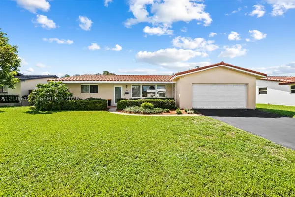5212 Roosevelt St, Hollywood, FL 33021