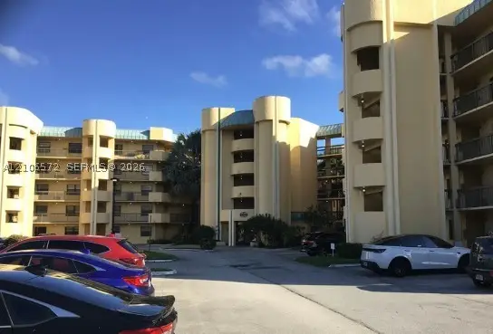 6575 W Oakland Park Blvd #208, Lauderhill, FL 33313