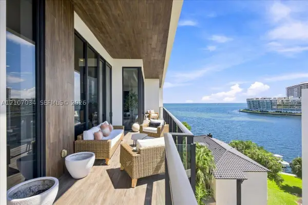 3581 E Glencoe St #605, Coconut Grove, FL 33133