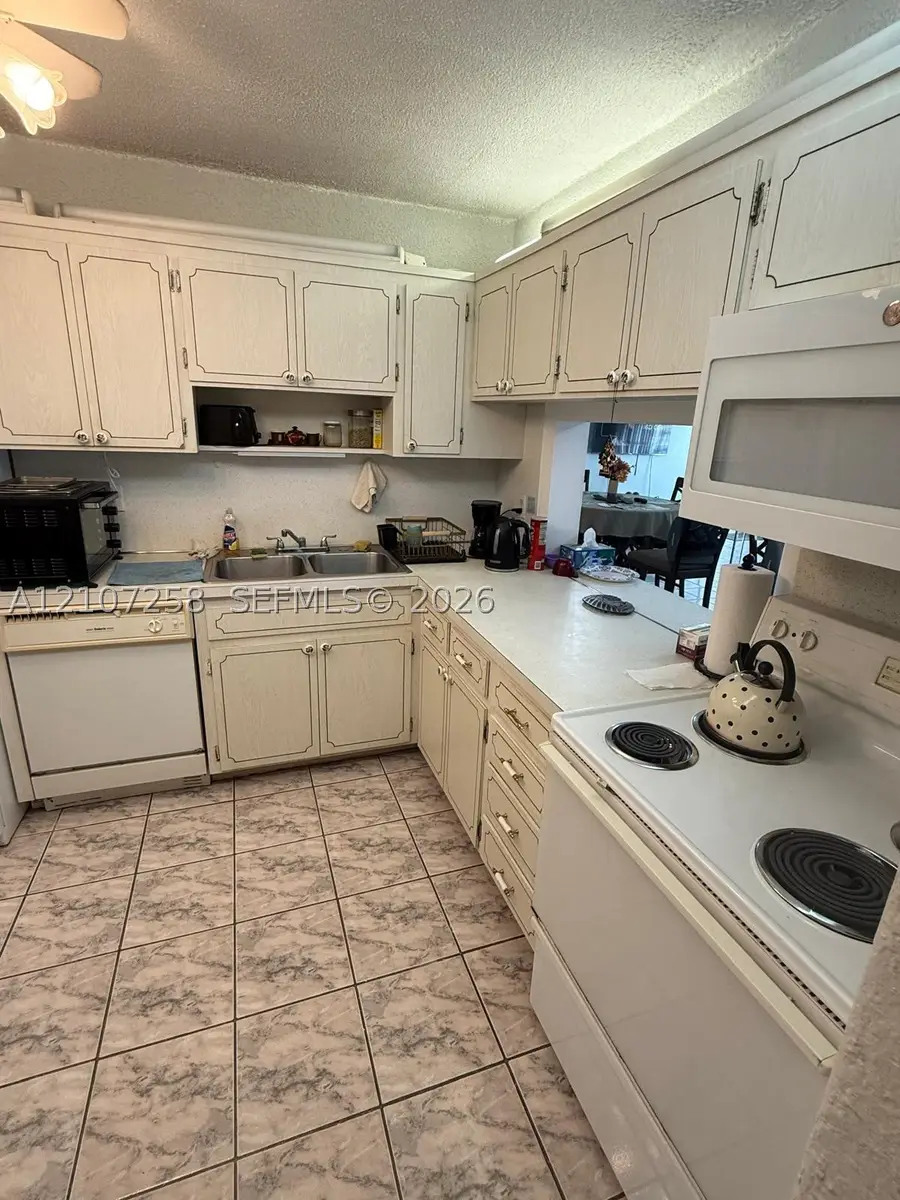215 SE 3rd Ave #102D, Hallandale Beach, FL 33009 - #3