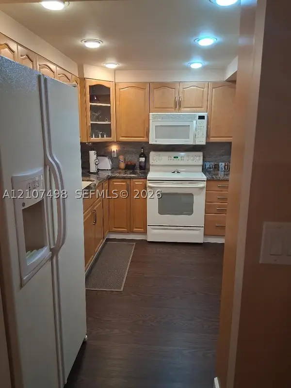 1000 St Charles Pl #615, Pembroke Pines, FL 33026