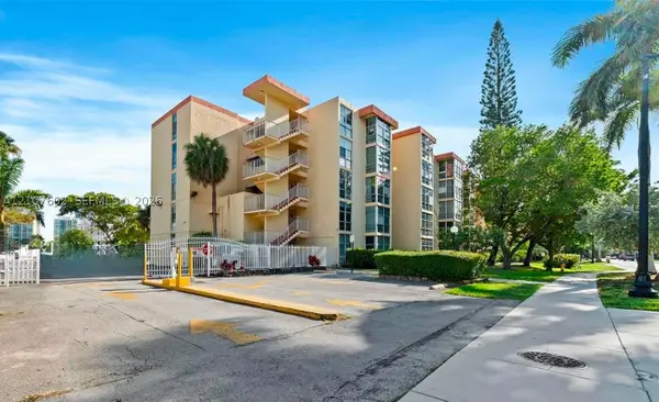 210 172nd St #542, Sunny Isles Beach, FL 33160