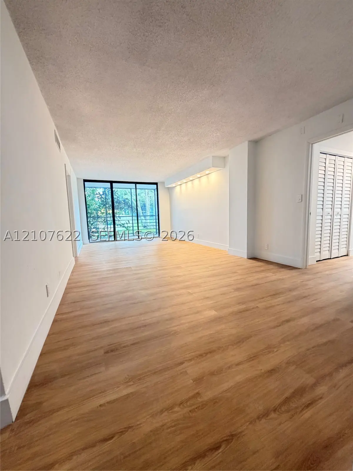 20400 W Country Club Dr #112, Aventura, FL 33180 - #1